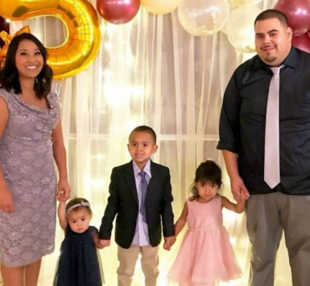 Su esposo si pudo ver a la bebé tras su nacimiento pero también fue intubado tres días después del nacimiento de su quinta hija, a la que no le pusieron nombre.