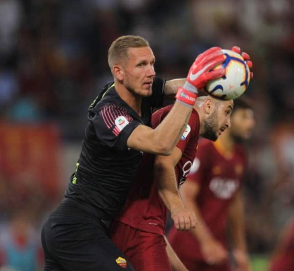 Tras la salida de Alisson del Roma al Liverpool, contrataron al sueco Robin Olsen, pero el arquero no ha sido del todo regular, recibiendo 58 goles en 35 partidos. En la Roma buscarían a Keylor Navas para hacerle competencia al sueco.