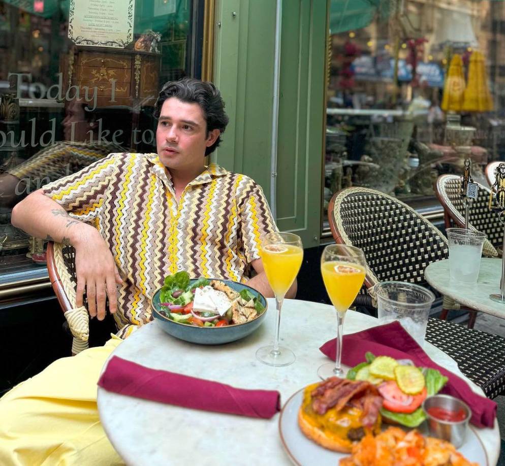 ”Yo me rio, en vez de estar llorando, pero esto me pasa por andar a la carrera, en vez de depositarme a mi otra cuenta, le deposité a un tal Isaac Díaz”, inició diciendo Facundo.