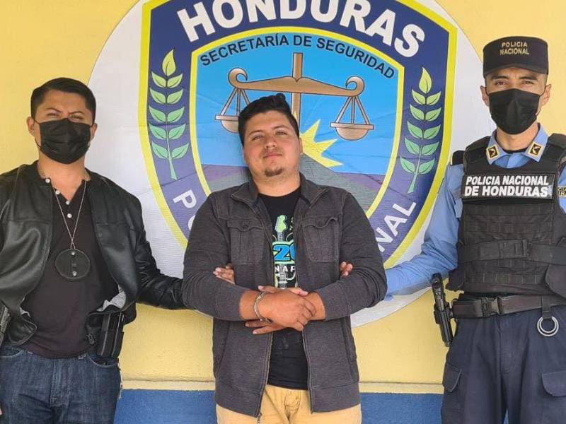 Alexi Noé Lemus Parada fue presentado ante los medios de comunicación.