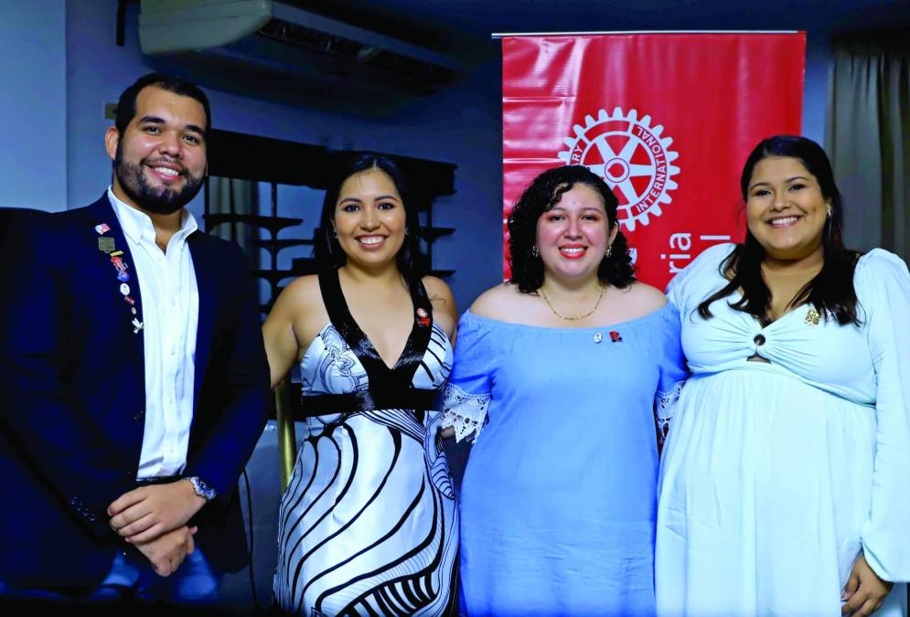 Christian Domínguez, Marisol Flores, Marbella Flores y Carolina Bustamante