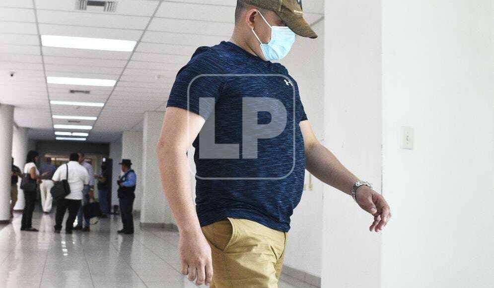 La investigación señala que el hecho ocurrió el 12 de enero del año 2024, a las 4:40 de la madrugada, cuando los acusados llegaron a bordo de dos vehículos tipo pickup sin placas, hasta una vivienda en la colonia Monte Fresco de San Pedro Sula, Cortés. 