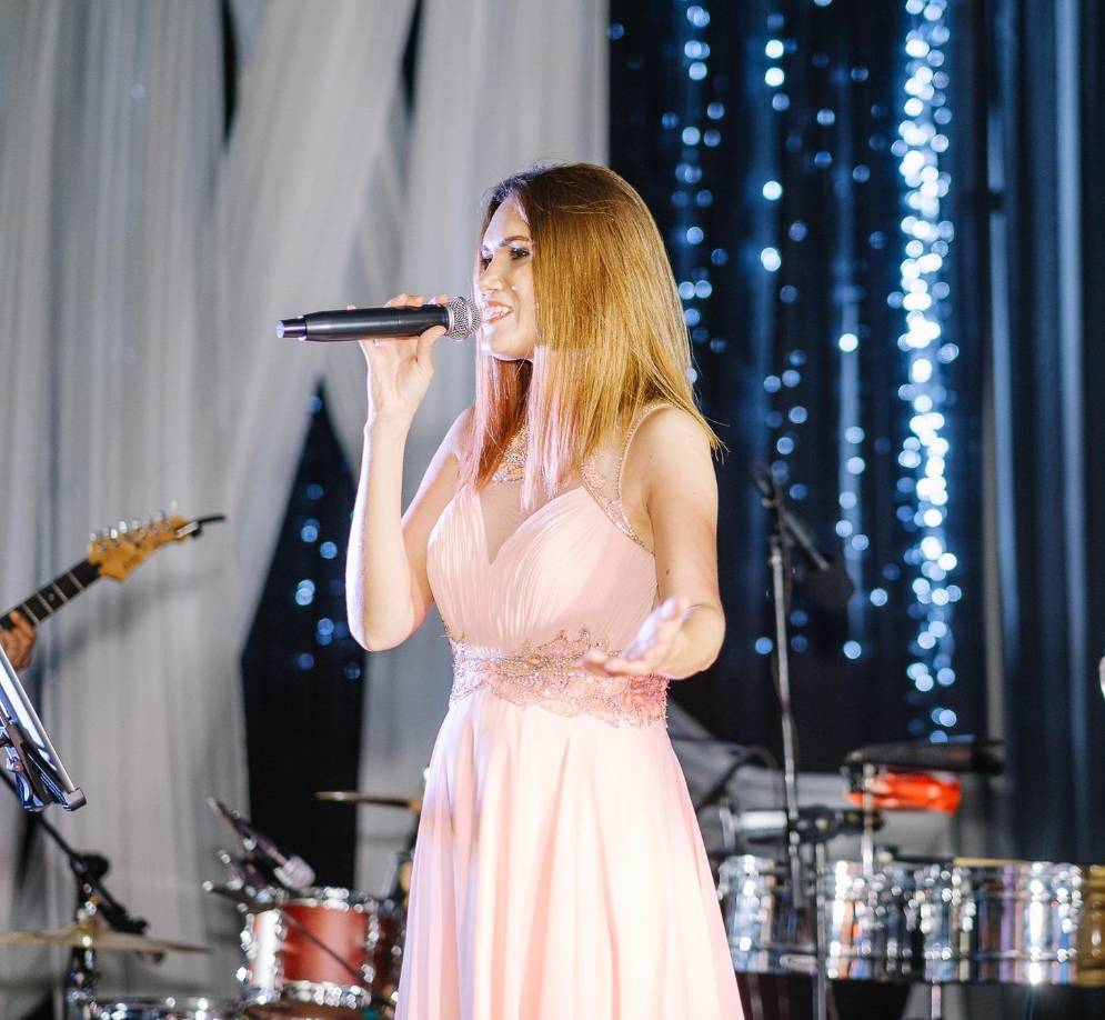 <b>NINA MAIER</b><br /><br />La intérprete llega este noche con una sesión acústica a Fenrir Bar &amp; Restaurant, situado en la 20 calle de la colonia Universidad. Mañana desde las 8:00 pm estará en Casa Pueblo Hostal en la calle principal de la colobia Arevalo en, Cofradía, Cortés. Ahí la entrada tiene un costo de 125 lempiras.