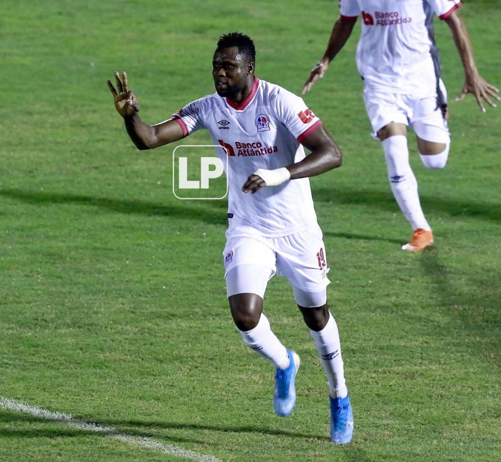 La celebración de Yustin Arboleda tras su gol.