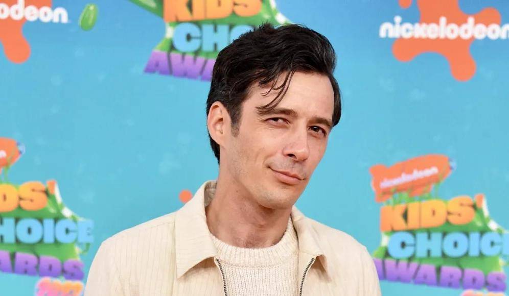 “Nunca tuve una mala experiencia trabajando en el set de un programa de Nickelodeon y nunca tuve una mala experiencia con Dan. Me gusta creer que las personas tienen la capacidad de ser mejores humanos y Dan parece reconocer que había sido un imbécil en su pasado. Me gusta creer que es totalmente capaz de ser un creador y un compañero de trabajo con el que todos puedan disfrutar trabajar”.