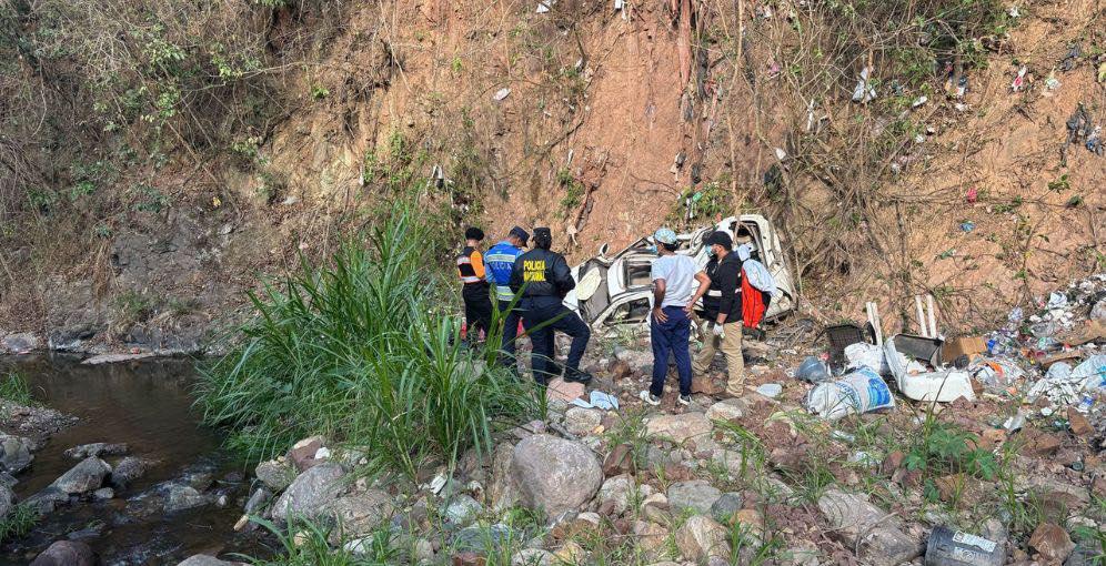 Cirujano hondureño muere en accidente; cayó a un abismo junto a su esposa