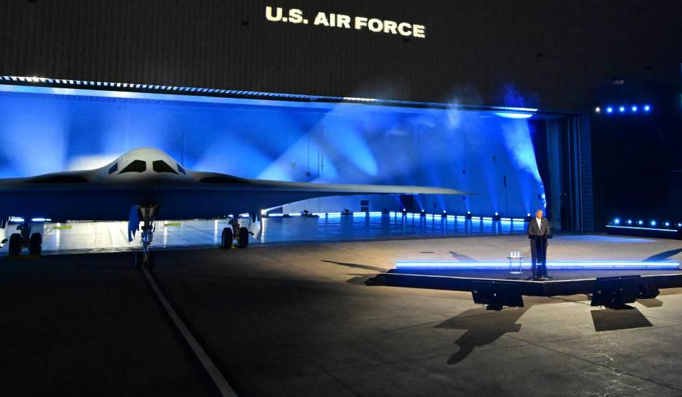 “El B-21 <b>Raider</b> es el primer bombardero estratégico en más de tres décadas”, dijo el Secretario de Defensa estadounidense, Lloyd Austin, en su intervención en la ceremonia. 