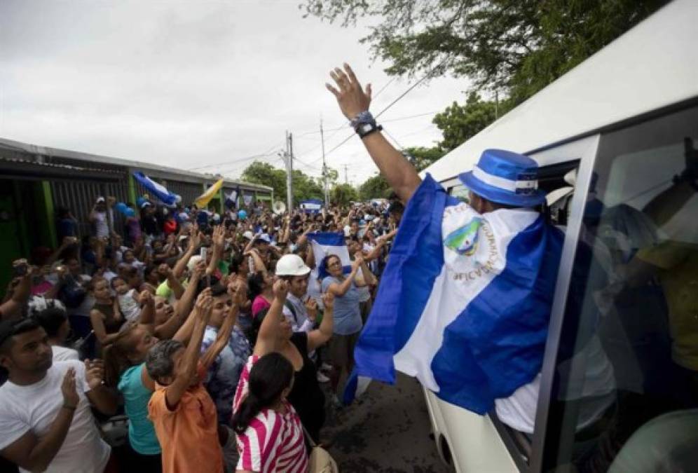 Suazo reclamó elecciones inmediatas pues 'Nicaragua necesita un cambio', y afirmó que Ortega 'se equivocó' con la Ley de Amnistía, 'porque nosotros nos mantenemos firmes'.