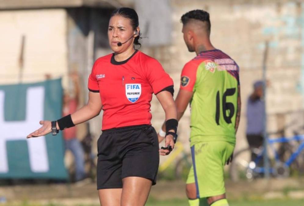 La árbitro Melissa Pastrana ha sido objeto de cuestionamientos por su trabajo arbitral en el Real de Minas vs Marathón. La chica debió de haber expulsado a Yustin Arboleda luego de una agresión del atacante colombiano.