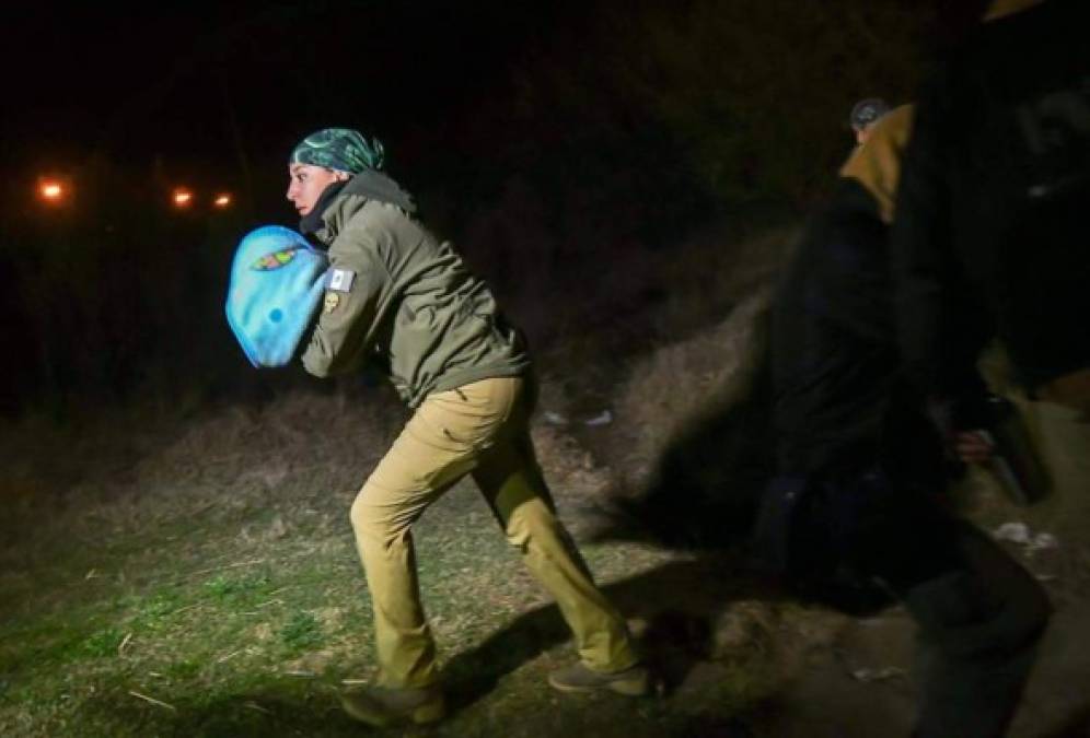 Los voluntarios del grupo BETA y la Cruz Roja mexicana prestaron los primeros auxilios a los migrantes, entre los que se encontraba un bebé de apenas 10 meses de edad.