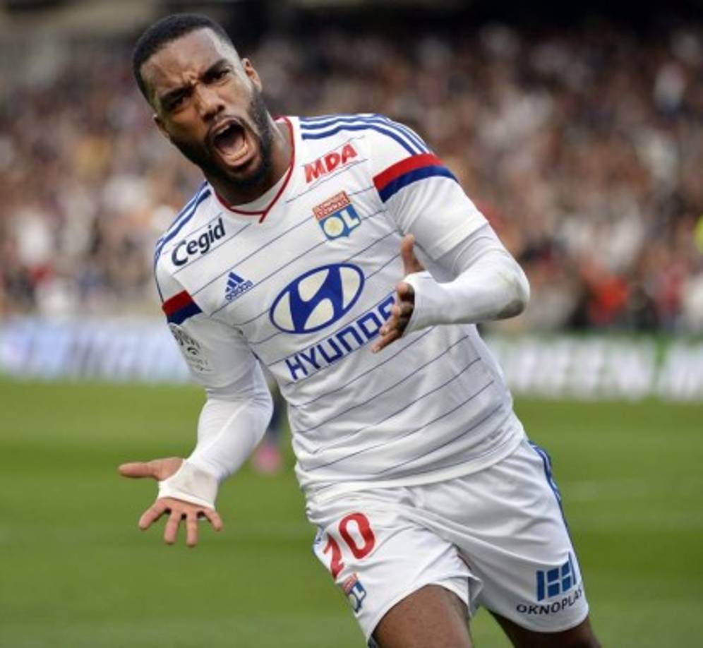 Jean Michel Aulas ha asegurado en Radio Montecarlo (RMC) que el interés del Atlético de Madrid por Alexandre Lacazette 'no es nuevo'. 'Hemos hablado con ellos tres años. Por desgracia para el Atlético, no es el único club interesado en el delantero', sentenció el presidente del Olympique de Lyon.