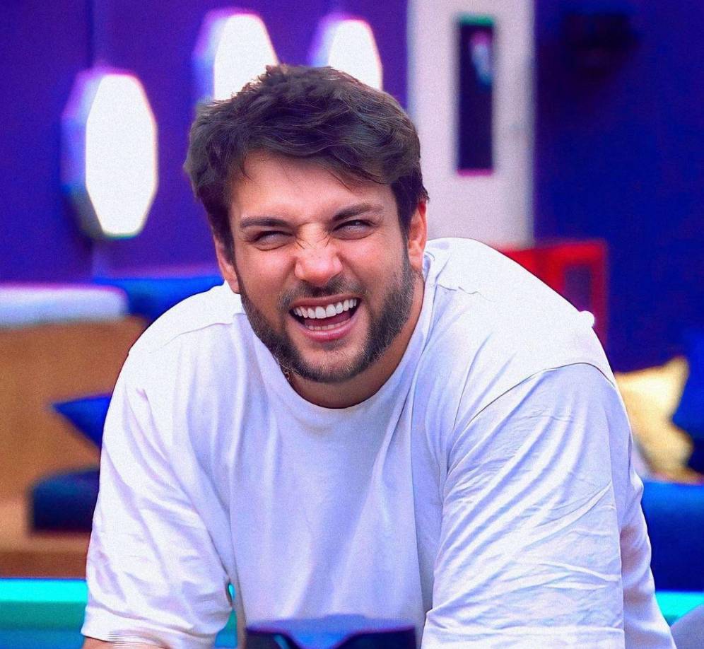 El modelo de 35 años ha elevado su popularidad actualmente, esto por sus divertios juegos y comentarios dentro de La Casa con Wendy Guevara.