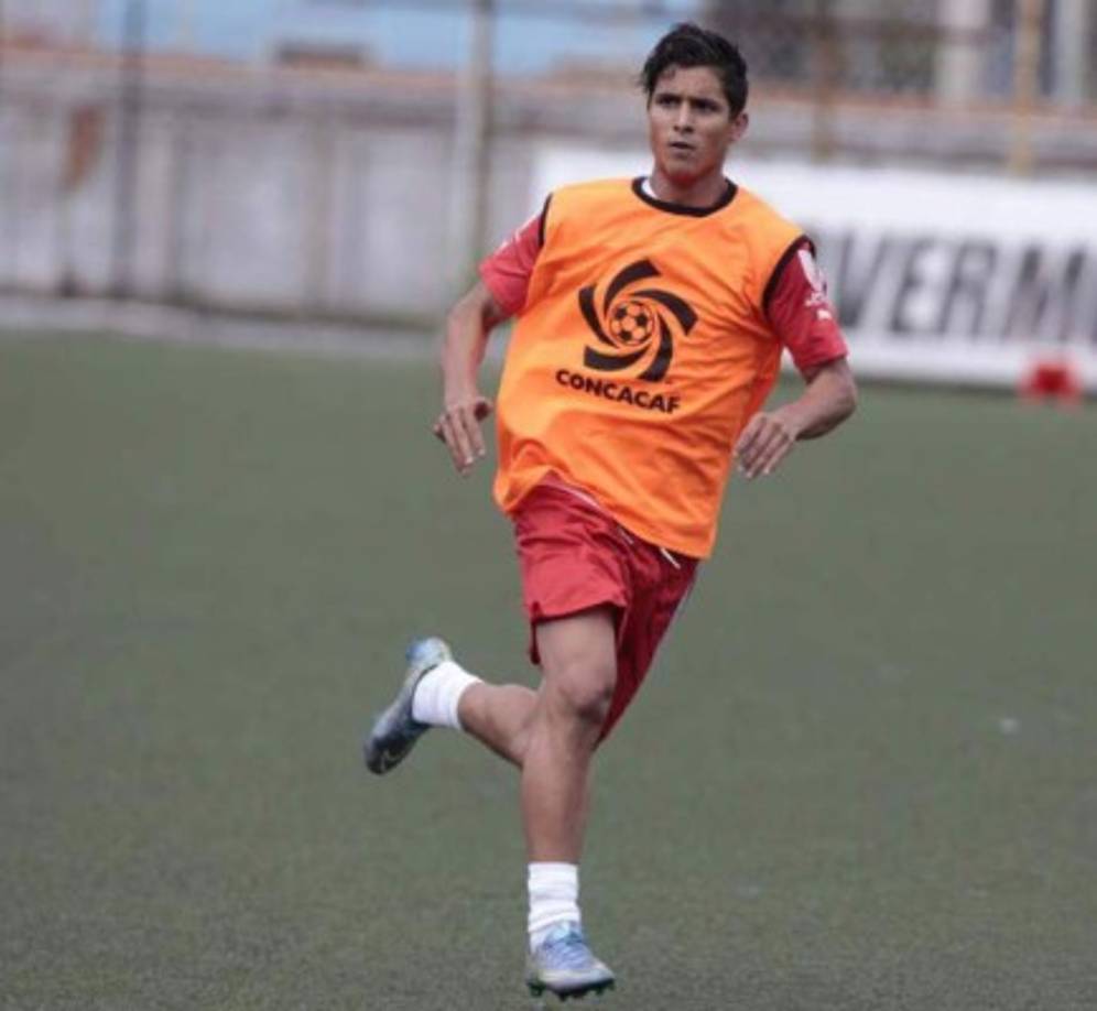 Gerson Rodas: Tras ser dado de baja en el Olimpia, el volante catracho sigue a la espera de poder solventar su futuro. Se menciona que el Real de Minas y el Vida se han interesado en sus servicios.