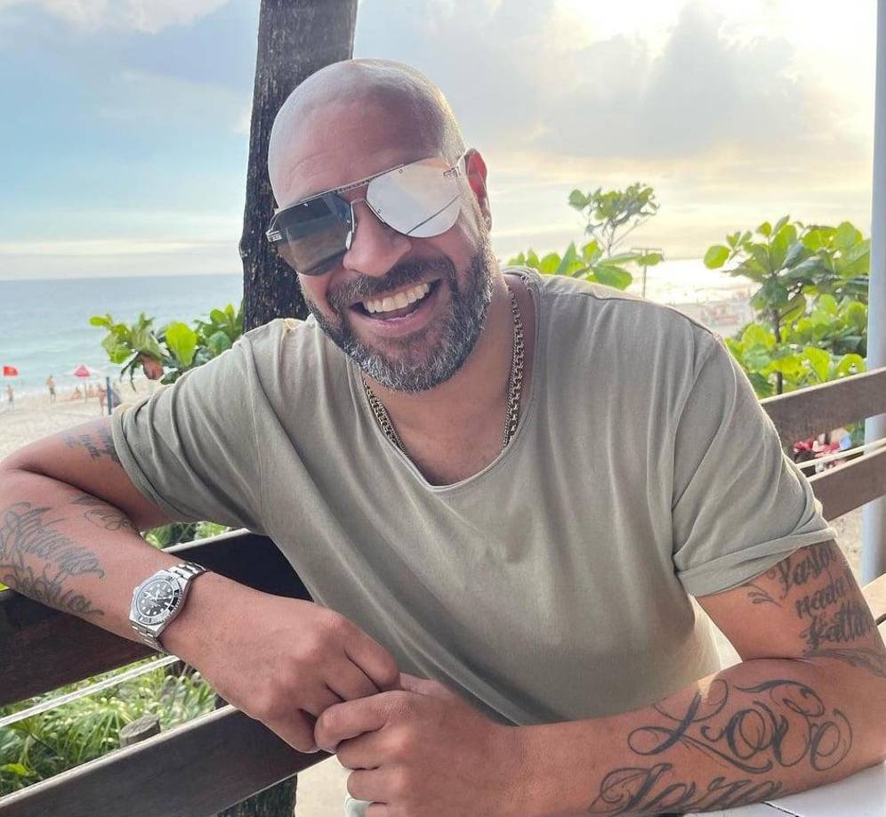 La repentina muerte de su padre le llevó a una vida de excesos que terminaron por poner punto y final a su carrera futbolística antes de lo esperado. Ahora, el brasileño continúa dando de qué hablar casi a diario y no precisamente por nada bueno.