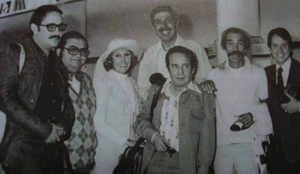 El equipo completo de la vecindad, Ramón Valdez y Roberto Gómez en vida.