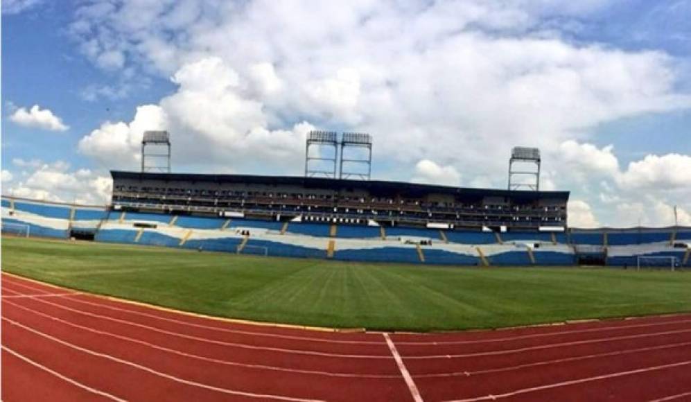 El estadio Olímpico de San Pedro Sula se vistió de los colores azul y blanco y está quedando espectacular para los partidos eliminatorios de la Selección Nacional.