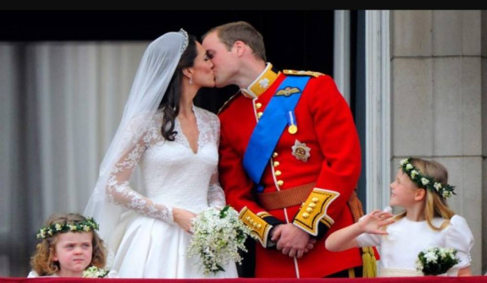 William y Kate recibieron el titulo de duque y duquesa de Cambridge, otorgado por por la reina Isabel II.<br/><br/>