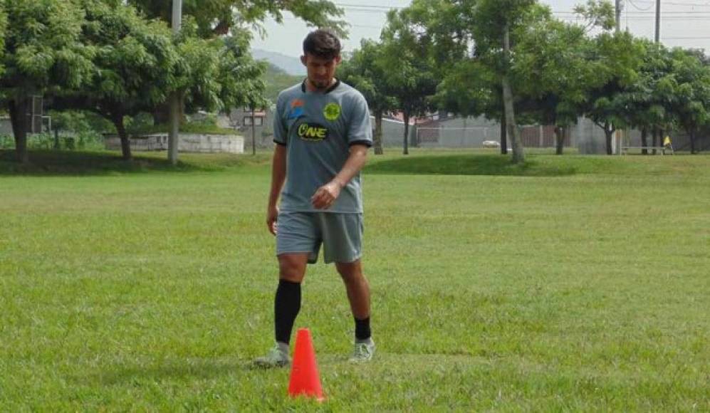 'Rambito' Rodríguez: El futbolista hondureño no siguió en el Marathón y regresó al Parillas One para la presente temporada, club dueño de su ficha.