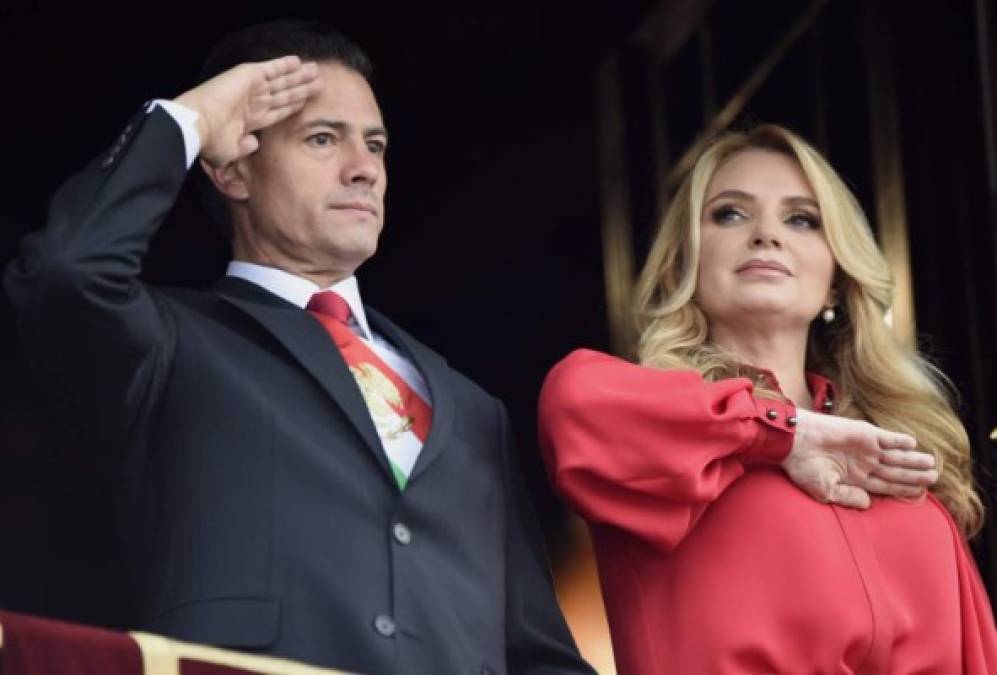 'La Gaviota' volvió a optar por el rojo para la celebración del desfile militar encabezado por Peña Nieto en Ciudad de México.