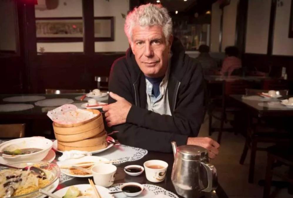 7. Anthony Bourdain<br/><br/>El chef y presentador de 'Partes desconocidas' de CNN, fue encontrado muerto el 08 de junio por suicidio, tenía 61 años.<br/>