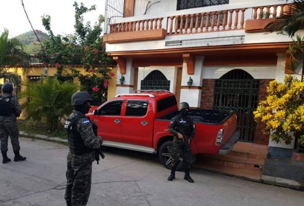 La 'Operación Fantasma' ejecutó este viernes el aseguramiento de ocho viviendas, dos tiendas, 23 terrenos y un colegio en la zona norte de Honduras.