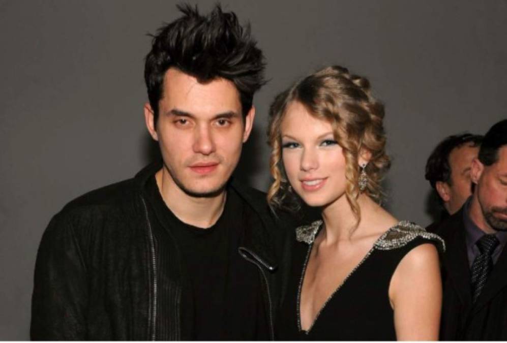 2009-2010. El cantante John Mayer se enamoró de ella, pero le fue infiel y lo dejó.