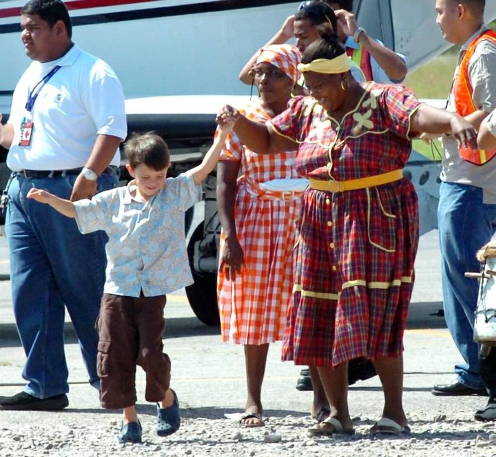 En ese entonces, el pequeño Dylan, también se contagió de la alegría de los ritmos hondureños. 