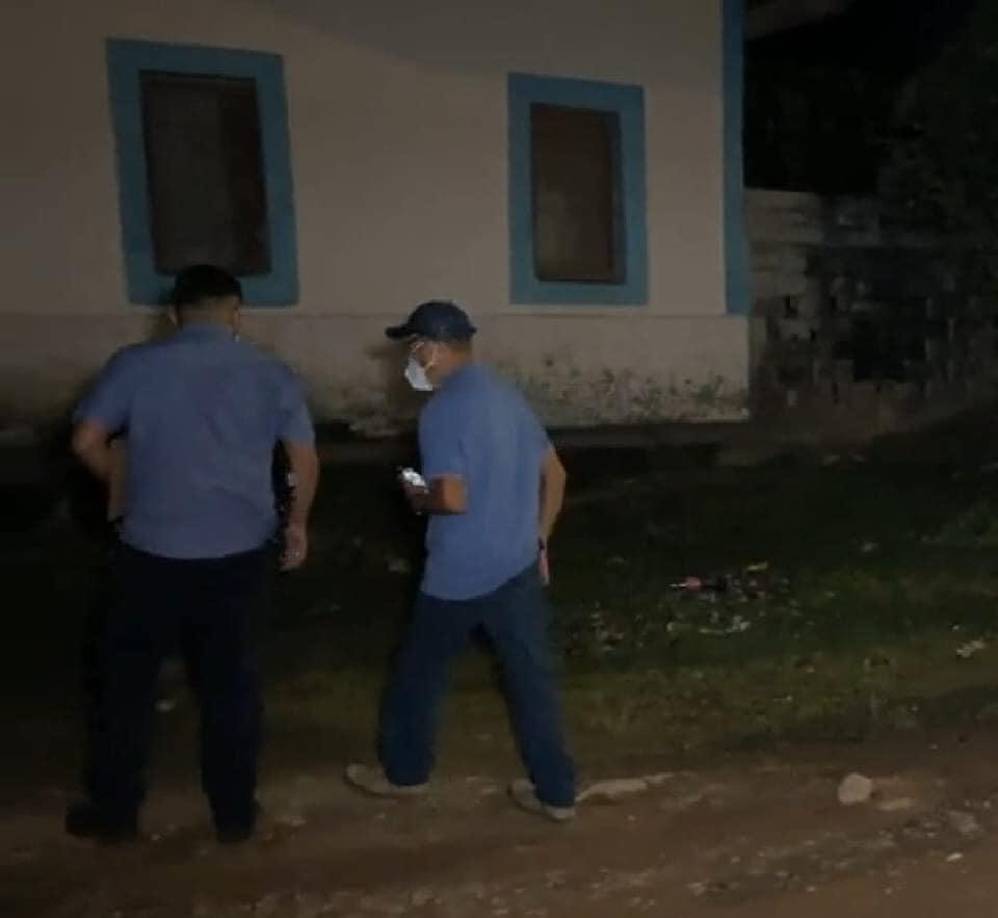 Horas más tarde, Medicina Forense llegó para hacer el levantamiento de las víctimas.