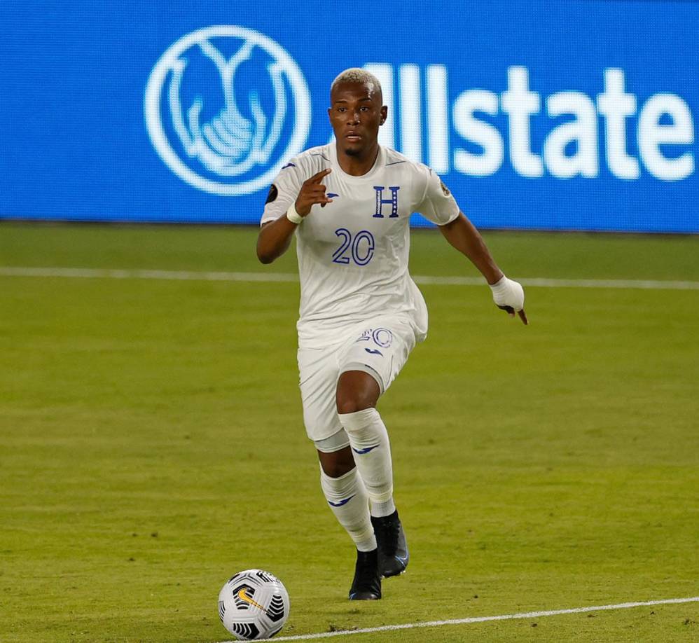 Deiby Flores - El futbolista del Panetolikos de Grecia es otro de los medios que utilizaría Diego Vázquez frente a los argentinos.