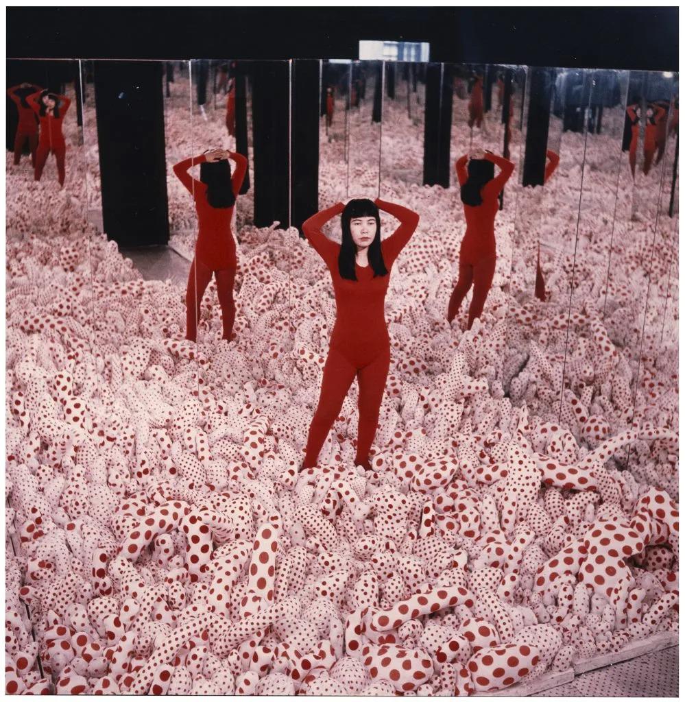 Yayoi Kusama, la artista que convirtió los lunares en símbolo de la psicodelia