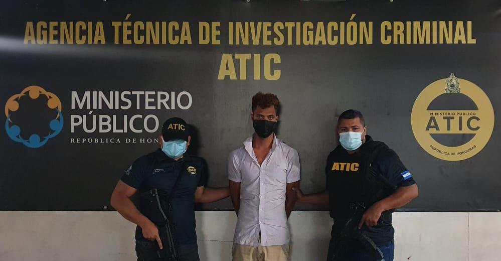 Capturan a hombre por tráfico de 107 paquetes de marihuana en Valle