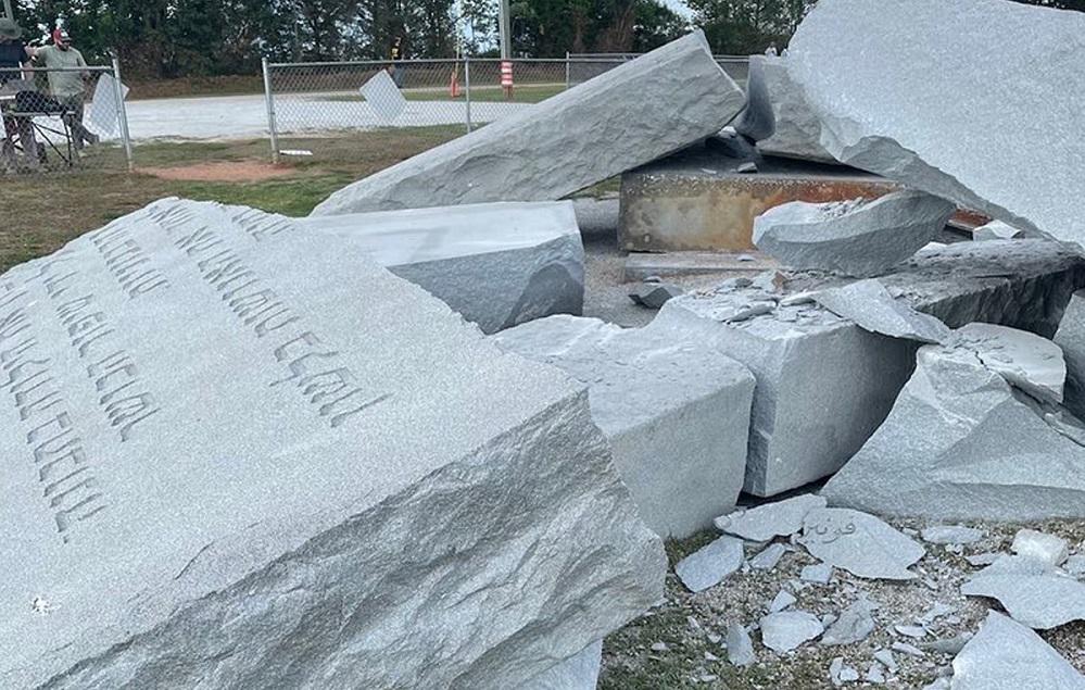 Destruyen un misterioso monumento de granito en EEUU en medio de la noche