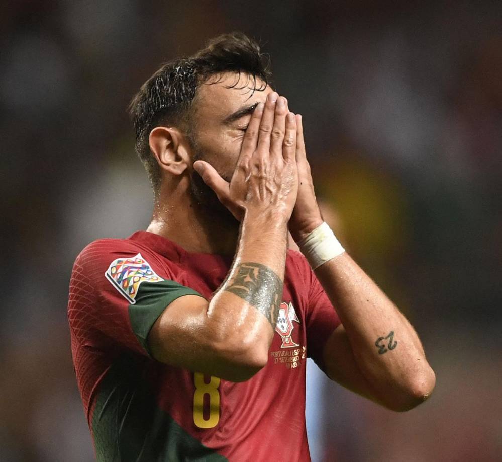 Bruno Fernandes se lamenta tras otra oportunidad fallada por Portugal.