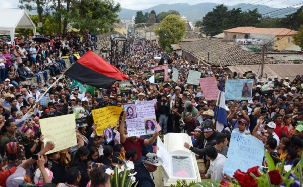 Miles se congregan en La Gruta de La Esperanza para despedir a la líder indígena.