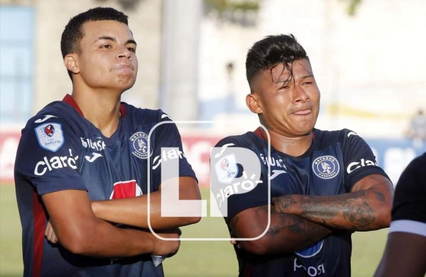 Geovanni Bueso e Iván López celebrando el gol contra la UPN. Foto David Romero