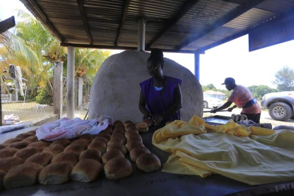 Una delicia es el pan de coco elaborado en Panadería La Lucha en Triunfo de la Cruz.