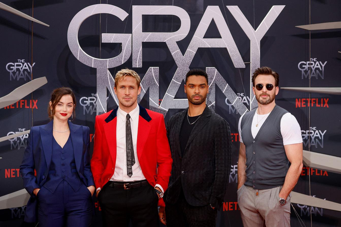 Los actores Ana de Armas, Ryan Gosling, Rege-Jean Page y Chris Evans en la premier The Gray Man.