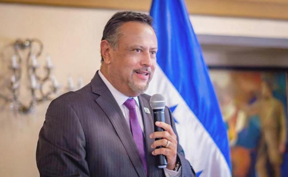 El ministro Arnaldo Bueso expuso que para una parte de la comunidad educativa el año escolar finalizará a finales del mes de enero de 2022.