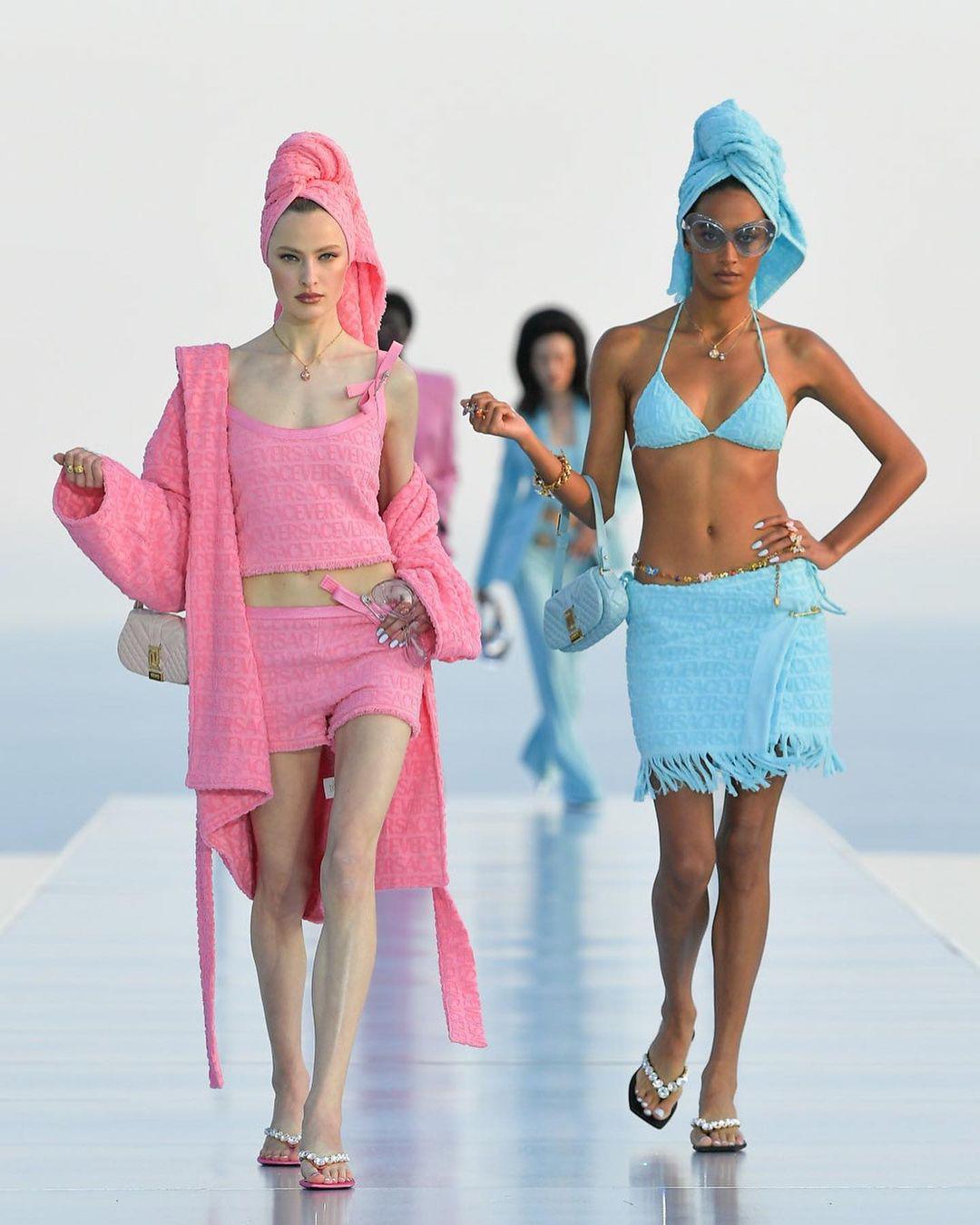 Donatella Versace y Dua Lipa presentan su colección “La Vacanza”