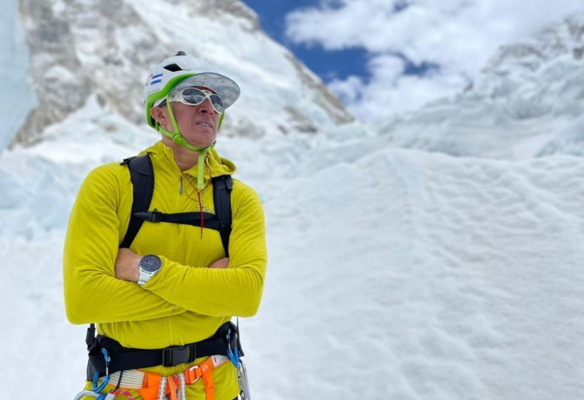 Ronald Quintero se esforzó mucho para llegar a la cima del Monte Everest.