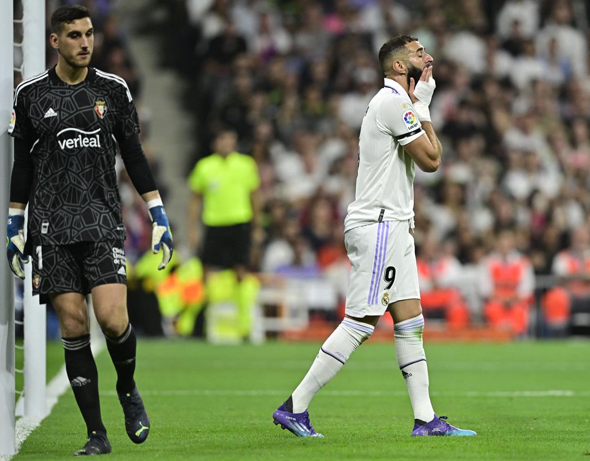 Karim Benzema no estuvo fino de cara a la portería del Osasuna y falló un penal.