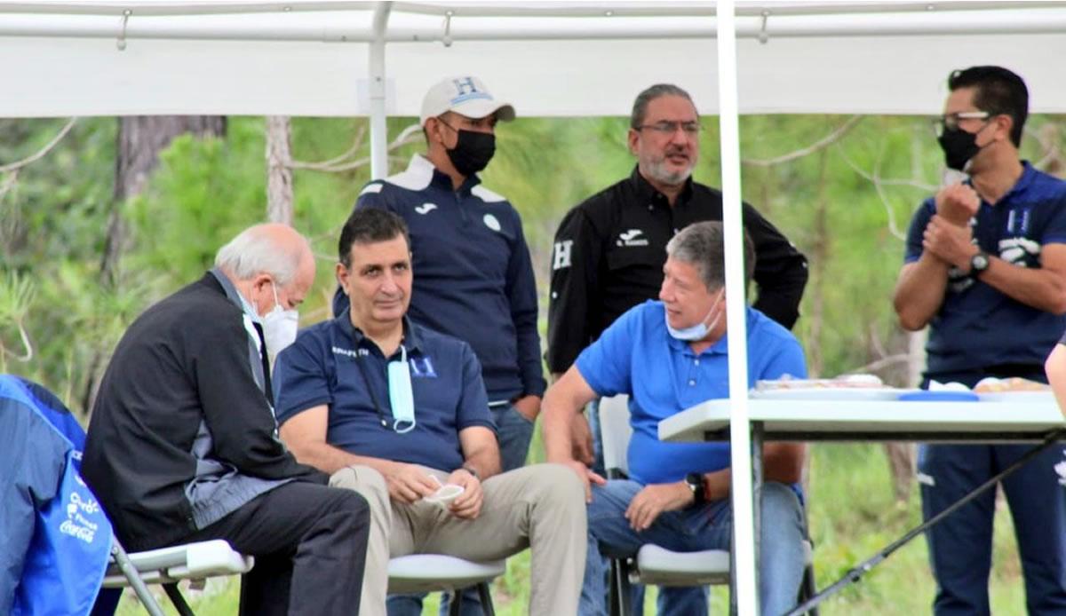 El ‘Bolillo’ Gómez estuvo presente observando el amistoso de la Sub-18.