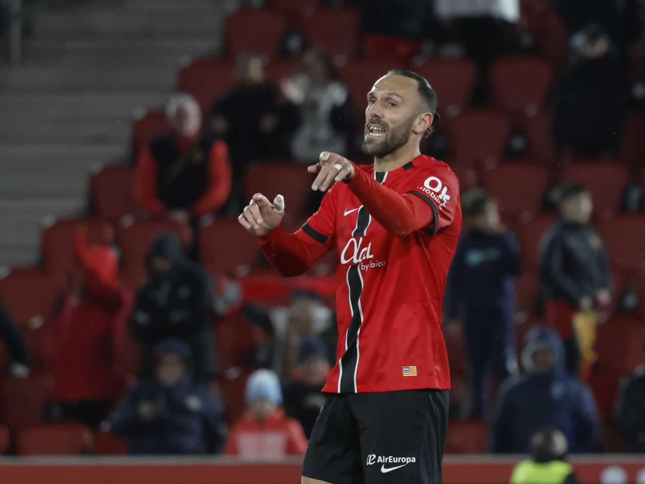 Bota de Oro 2025-26: Triplete de goleador amenaza a Mbappé, Haaland y Kane