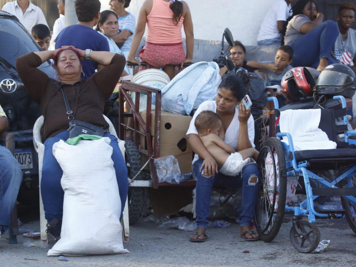 Entrega de bono familiar termina en caos y disparos en escuela de San Pedro Sula