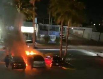 Video: Mujer quema la camioneta de su esposo por infiel