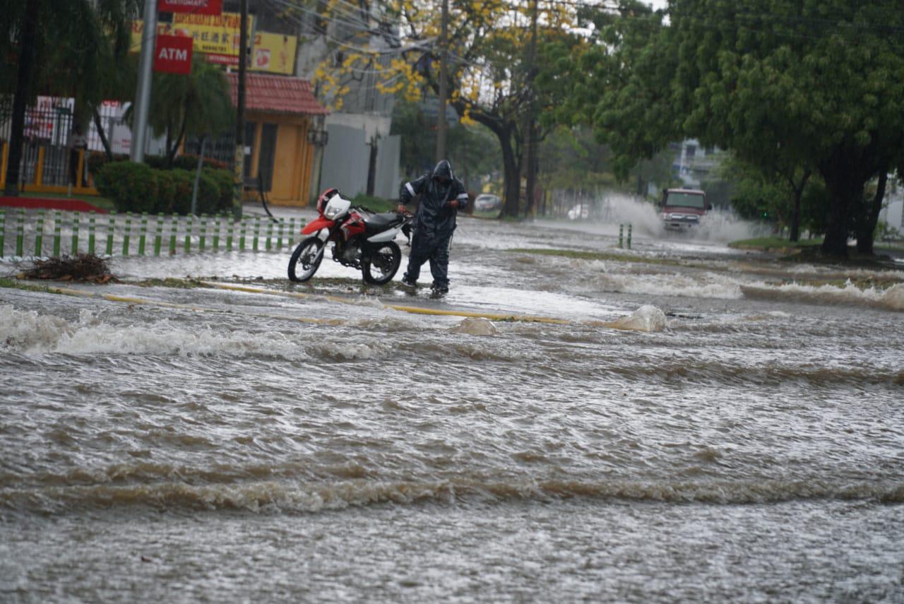 Copeco advierte de intensas lluvias que generarían inundaciones y deslizamientos en áreas de riesgo.