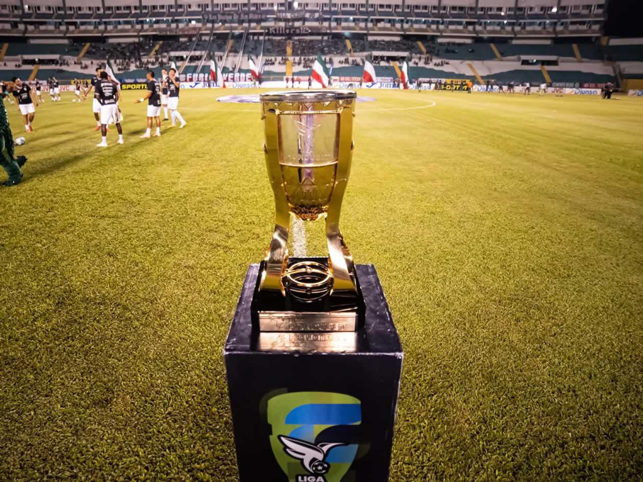 Fiesta de Marathón, celebró a lo Messi, un debut relevante y las sexys chicas