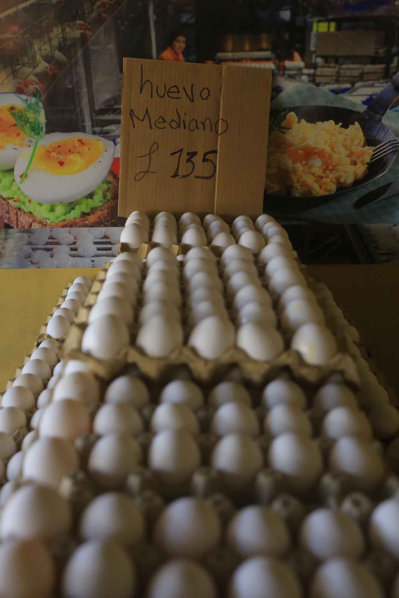 $!Entre L6 y L7.50 siguen costando los huevos en San Pedro Sula