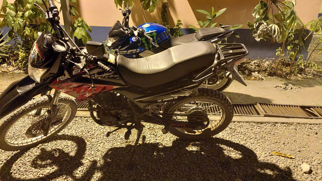 Unas de las motocicletas decomisadas con las que se presume los ahora detenidos utilizaban para ejecutar robos en La Ceiba.