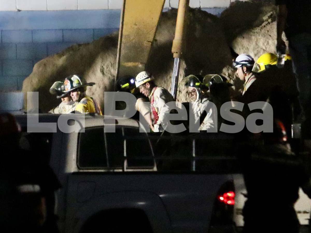 Confirman hallazgo de una persona atrapada en derrumbe del anillo periférico